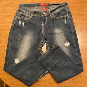 EUC Red River junior’s distressed cropped jeans